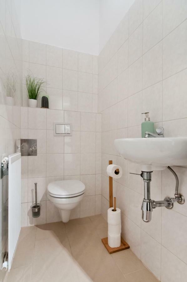 Stylish Self-Check-In Apartment With 2 Bedrooms Bécs Kültér fotó